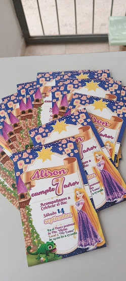 Invitaciones de cumpleaños con diseño moderno